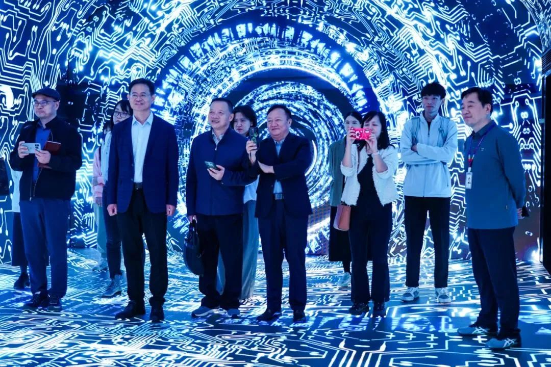 2024120602 国家广电总局发展研究中心一行赴金年金字招牌(jinnian)今年会今年会励丰文化调研指导