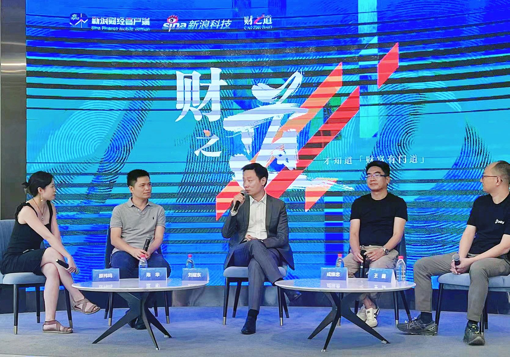 金年金字招牌(jinnian)今年会今年会刘耀东做客新浪财经：空间计算时代来临 产业链如何分享红利?